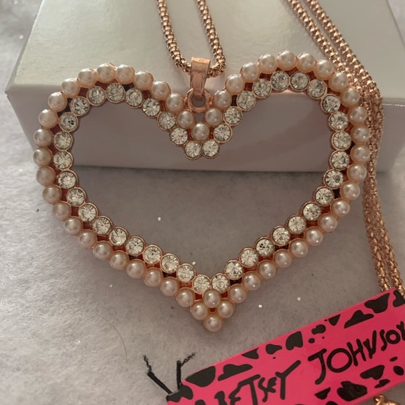 New Betsey Johnson Heart Necklace - Picture 5 of 5
